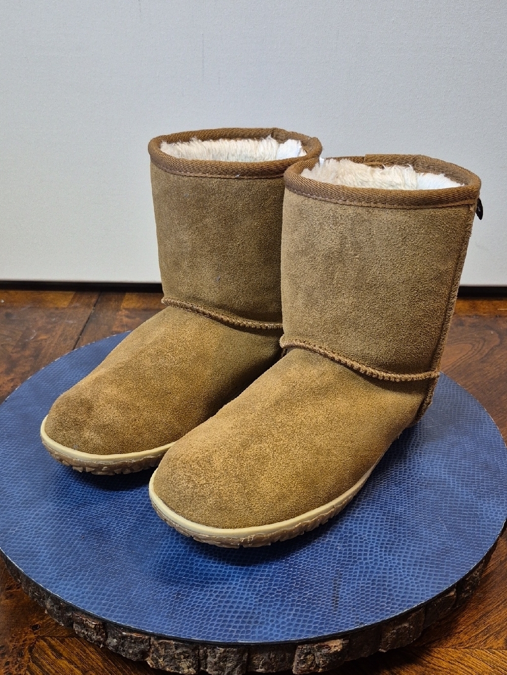 Minnetonka Womens Olympia Short Boots in Golden Tan Size  8M (#1032s)